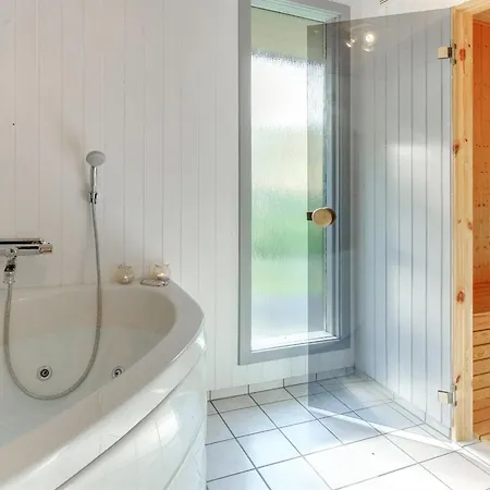 Holiday home Elona - 950m From The Sea By Interhome *